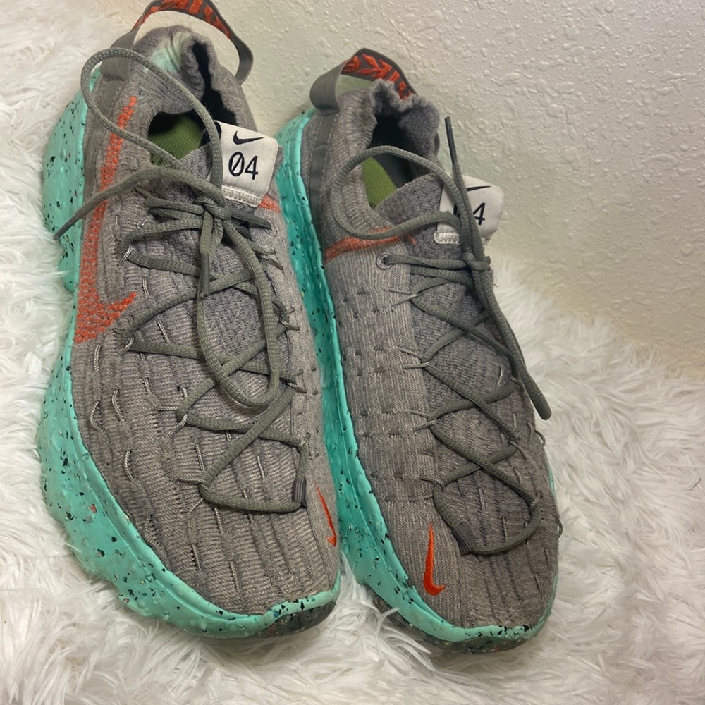 Nike Space Hippie 04 Dark Stucco Light Bone Green Glow - size 10